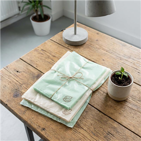 从“白”到“绿”：生物降解塑料袋的微米级进化